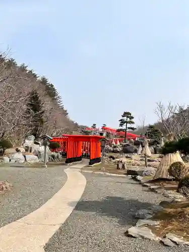 高山稲荷神社の庭園