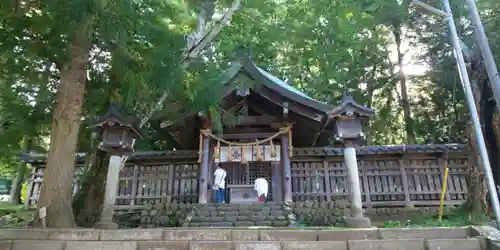 諏訪大社上社前宮の本殿・本堂