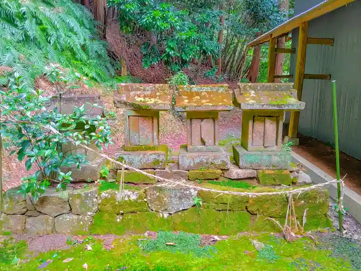 稲束神社(平尾町)の末社・摂社