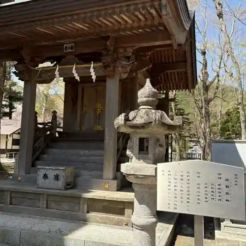 淺間神社（忍野八海）の{uncategorized: "未分類", other: "その他", undefined: "問題あり", building: "その他建物", grave: "お墓", sacred_gate: "鳥居", guardian: "狛犬", statue: "像", buddha: "仏像", history: "歴史", nature: "自然", garden: "庭園", animal: "動物", pagoda: "塔", temizu: "手水舎", mountain_gate: "山門・神門", sanctuary: "本殿・本堂", subordinate: "末社・摂社", art: "芸術", scenery: "景色", jizo: "地蔵", ema: "絵馬", goshuin: "御朱印", omikuji: "おみくじ", items: "授与品その他", amulet: "お守り", goshuincho: "御朱印帳", eats: "食事", festival: "お祭り", votive_dance: "神楽", shichigosan: "七五三参", wedding: "結婚式", experience: "体験その他", initially: "初詣", around: "周辺", anti_infection: "感染症対策"}