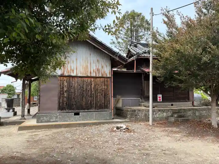 稲荷神社の{uncategorized: "未分類", other: "その他", undefined: "問題あり", building: "その他建物", grave: "お墓", sacred_gate: "鳥居", guardian: "狛犬", statue: "像", buddha: "仏像", history: "歴史", nature: "自然", garden: "庭園", animal: "動物", pagoda: "塔", temizu: "手水舎", mountain_gate: "山門・神門", sanctuary: "本殿・本堂", subordinate: "末社・摂社", art: "芸術", scenery: "景色", jizo: "地蔵", ema: "絵馬", goshuin: "御朱印", omikuji: "おみくじ", items: "授与品その他", amulet: "お守り", goshuincho: "御朱印帳", eats: "食事", festival: "お祭り", votive_dance: "神楽", shichigosan: "七五三参", wedding: "結婚式", experience: "体験その他", initially: "初詣", around: "周辺", anti_infection: "感染症対策"}