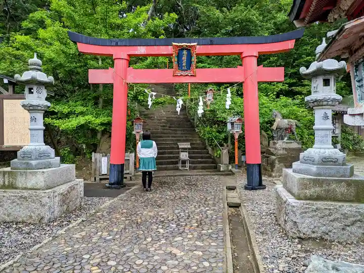 高山稲荷神社の鳥居