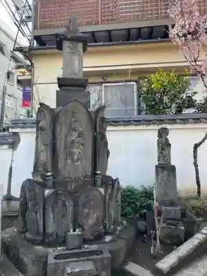 聖輪寺の{uncategorized: "未分類", other: "その他", undefined: "問題あり", building: "その他建物", grave: "お墓", sacred_gate: "鳥居", guardian: "狛犬", statue: "像", buddha: "仏像", history: "歴史", nature: "自然", garden: "庭園", animal: "動物", pagoda: "塔", temizu: "手水舎", mountain_gate: "山門・神門", sanctuary: "本殿・本堂", subordinate: "末社・摂社", art: "芸術", scenery: "景色", jizo: "地蔵", ema: "絵馬", goshuin: "御朱印", omikuji: "おみくじ", items: "授与品その他", amulet: "お守り", goshuincho: "御朱印帳", eats: "食事", festival: "お祭り", votive_dance: "神楽", shichigosan: "七五三参", wedding: "結婚式", experience: "体験その他", initially: "初詣", around: "周辺", anti_infection: "感染症対策"}