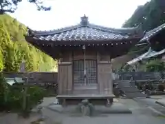 東明院の本殿