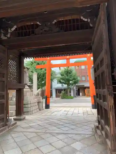 下御霊神社の山門・神門