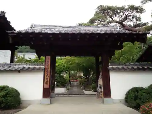 東光寺の山門