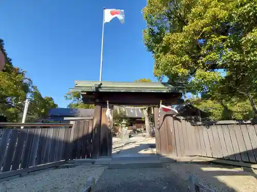 神館神社の山門