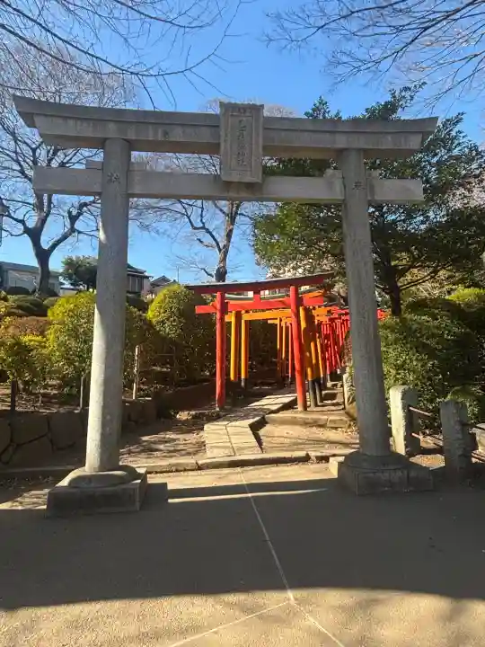 根津神社の{uncategorized: "未分類", other: "その他", undefined: "問題あり", building: "その他建物", grave: "お墓", sacred_gate: "鳥居", guardian: "狛犬", statue: "像", buddha: "仏像", history: "歴史", nature: "自然", garden: "庭園", animal: "動物", pagoda: "塔", temizu: "手水舎", mountain_gate: "山門・神門", sanctuary: "本殿・本堂", subordinate: "末社・摂社", art: "芸術", scenery: "景色", jizo: "地蔵", ema: "絵馬", goshuin: "御朱印", omikuji: "おみくじ", items: "授与品その他", amulet: "お守り", goshuincho: "御朱印帳", eats: "食事", festival: "お祭り", votive_dance: "神楽", shichigosan: "七五三参", wedding: "結婚式", experience: "体験その他", initially: "初詣", around: "周辺", anti_infection: "感染症対策"}