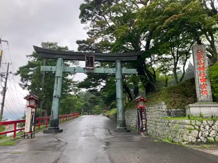 日光二荒山神社中宮祠の鳥居