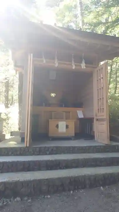 新屋山神社奥宮(山梨県)