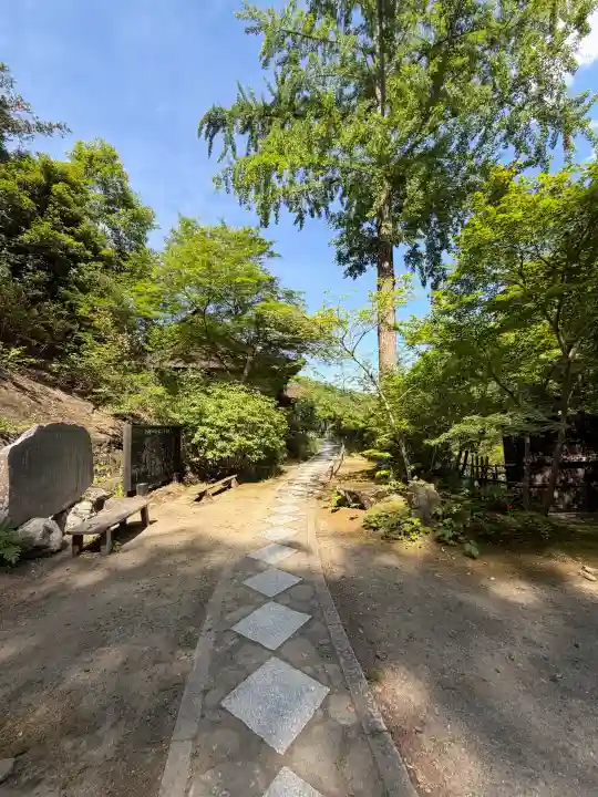秩父札所三十二番 法性寺の{uncategorized: "未分類", other: "その他", undefined: "問題あり", building: "その他建物", grave: "お墓", sacred_gate: "鳥居", guardian: "狛犬", statue: "像", buddha: "仏像", history: "歴史", nature: "自然", garden: "庭園", animal: "動物", pagoda: "塔", temizu: "手水舎", mountain_gate: "山門・神門", sanctuary: "本殿・本堂", subordinate: "末社・摂社", art: "芸術", scenery: "景色", jizo: "地蔵", ema: "絵馬", goshuin: "御朱印", omikuji: "おみくじ", items: "授与品その他", amulet: "お守り", goshuincho: "御朱印帳", eats: "食事", festival: "お祭り", votive_dance: "神楽", shichigosan: "七五三参", wedding: "結婚式", experience: "体験その他", initially: "初詣", around: "周辺", anti_infection: "感染症対策"}