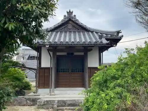 西蓮寺の{uncategorized: "未分類", other: "その他", undefined: "問題あり", building: "その他建物", grave: "お墓", sacred_gate: "鳥居", guardian: "狛犬", statue: "像", buddha: "仏像", history: "歴史", nature: "自然", garden: "庭園", animal: "動物", pagoda: "塔", temizu: "手水舎", mountain_gate: "山門・神門", sanctuary: "本殿・本堂", subordinate: "末社・摂社", art: "芸術", scenery: "景色", jizo: "地蔵", ema: "絵馬", goshuin: "御朱印", omikuji: "おみくじ", items: "授与品その他", amulet: "お守り", goshuincho: "御朱印帳", eats: "食事", festival: "お祭り", votive_dance: "神楽", shichigosan: "七五三参", wedding: "結婚式", experience: "体験その他", initially: "初詣", around: "周辺", anti_infection: "感染症対策"}