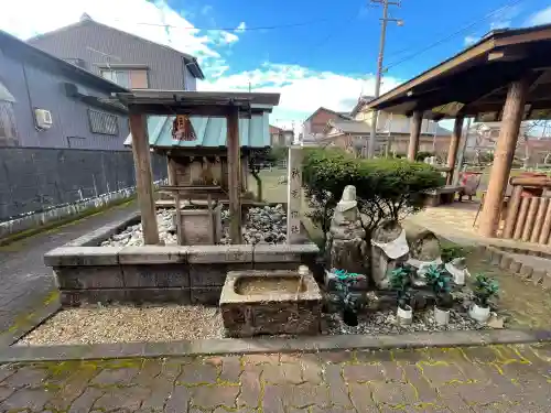 秋葉神社の{uncategorized: "未分類", other: "その他", undefined: "問題あり", building: "その他建物", grave: "お墓", sacred_gate: "鳥居", guardian: "狛犬", statue: "像", buddha: "仏像", history: "歴史", nature: "自然", garden: "庭園", animal: "動物", pagoda: "塔", temizu: "手水舎", mountain_gate: "山門・神門", sanctuary: "本殿・本堂", subordinate: "末社・摂社", art: "芸術", scenery: "景色", jizo: "地蔵", ema: "絵馬", goshuin: "御朱印", omikuji: "おみくじ", items: "授与品その他", amulet: "お守り", goshuincho: "御朱印帳", eats: "食事", festival: "お祭り", votive_dance: "神楽", shichigosan: "七五三参", wedding: "結婚式", experience: "体験その他", initially: "初詣", around: "周辺", anti_infection: "感染症対策"}
