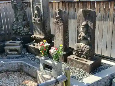 明王院の{uncategorized: "未分類", other: "その他", undefined: "問題あり", building: "その他建物", grave: "お墓", sacred_gate: "鳥居", guardian: "狛犬", statue: "像", buddha: "仏像", history: "歴史", nature: "自然", garden: "庭園", animal: "動物", pagoda: "塔", temizu: "手水舎", mountain_gate: "山門・神門", sanctuary: "本殿・本堂", subordinate: "末社・摂社", art: "芸術", scenery: "景色", jizo: "地蔵", ema: "絵馬", goshuin: "御朱印", omikuji: "おみくじ", items: "授与品その他", amulet: "お守り", goshuincho: "御朱印帳", eats: "食事", festival: "お祭り", votive_dance: "神楽", shichigosan: "七五三参", wedding: "結婚式", experience: "体験その他", initially: "初詣", around: "周辺", anti_infection: "感染症対策"}