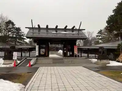 札幌護國神社の山門・神門