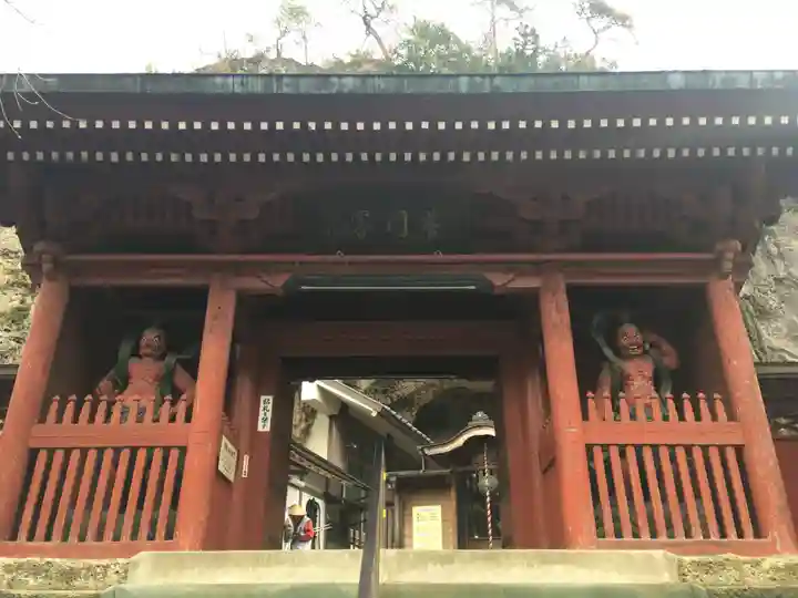 大谷寺の山門・神門