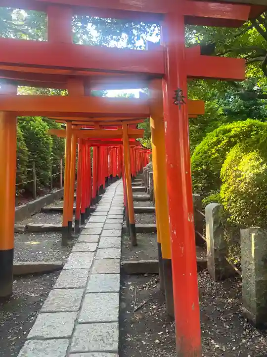 根津神社の{uncategorized: "未分類", other: "その他", undefined: "問題あり", building: "その他建物", grave: "お墓", sacred_gate: "鳥居", guardian: "狛犬", statue: "像", buddha: "仏像", history: "歴史", nature: "自然", garden: "庭園", animal: "動物", pagoda: "塔", temizu: "手水舎", mountain_gate: "山門・神門", sanctuary: "本殿・本堂", subordinate: "末社・摂社", art: "芸術", scenery: "景色", jizo: "地蔵", ema: "絵馬", goshuin: "御朱印", omikuji: "おみくじ", items: "授与品その他", amulet: "お守り", goshuincho: "御朱印帳", eats: "食事", festival: "お祭り", votive_dance: "神楽", shichigosan: "七五三参", wedding: "結婚式", experience: "体験その他", initially: "初詣", around: "周辺", anti_infection: "感染症対策"}