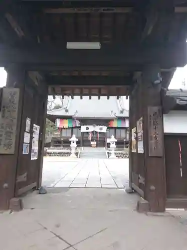 埼玉厄除け開運大師・龍泉寺（切り絵御朱印発祥の寺）の山門・神門