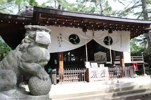 白根神社の本殿・本堂