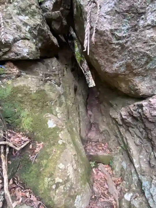 韓竈神社の{uncategorized: "未分類", other: "その他", undefined: "問題あり", building: "その他建物", grave: "お墓", sacred_gate: "鳥居", guardian: "狛犬", statue: "像", buddha: "仏像", history: "歴史", nature: "自然", garden: "庭園", animal: "動物", pagoda: "塔", temizu: "手水舎", mountain_gate: "山門・神門", sanctuary: "本殿・本堂", subordinate: "末社・摂社", art: "芸術", scenery: "景色", jizo: "地蔵", ema: "絵馬", goshuin: "御朱印", omikuji: "おみくじ", items: "授与品その他", amulet: "お守り", goshuincho: "御朱印帳", eats: "食事", festival: "お祭り", votive_dance: "神楽", shichigosan: "七五三参", wedding: "結婚式", experience: "体験その他", initially: "初詣", around: "周辺", anti_infection: "感染症対策"}