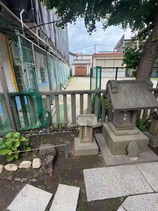 五方山熊野神社の{uncategorized: "未分類", other: "その他", undefined: "問題あり", building: "その他建物", grave: "お墓", sacred_gate: "鳥居", guardian: "狛犬", statue: "像", buddha: "仏像", history: "歴史", nature: "自然", garden: "庭園", animal: "動物", pagoda: "塔", temizu: "手水舎", mountain_gate: "山門・神門", sanctuary: "本殿・本堂", subordinate: "末社・摂社", art: "芸術", scenery: "景色", jizo: "地蔵", ema: "絵馬", goshuin: "御朱印", omikuji: "おみくじ", items: "授与品その他", amulet: "お守り", goshuincho: "御朱印帳", eats: "食事", festival: "お祭り", votive_dance: "神楽", shichigosan: "七五三参", wedding: "結婚式", experience: "体験その他", initially: "初詣", around: "周辺", anti_infection: "感染症対策"}