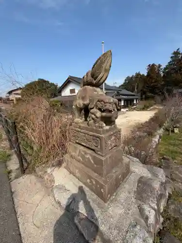 六所神社の{uncategorized: "未分類", other: "その他", undefined: "問題あり", building: "その他建物", grave: "お墓", sacred_gate: "鳥居", guardian: "狛犬", statue: "像", buddha: "仏像", history: "歴史", nature: "自然", garden: "庭園", animal: "動物", pagoda: "塔", temizu: "手水舎", mountain_gate: "山門・神門", sanctuary: "本殿・本堂", subordinate: "末社・摂社", art: "芸術", scenery: "景色", jizo: "地蔵", ema: "絵馬", goshuin: "御朱印", omikuji: "おみくじ", items: "授与品その他", amulet: "お守り", goshuincho: "御朱印帳", eats: "食事", festival: "お祭り", votive_dance: "神楽", shichigosan: "七五三参", wedding: "結婚式", experience: "体験その他", initially: "初詣", around: "周辺", anti_infection: "感染症対策"}