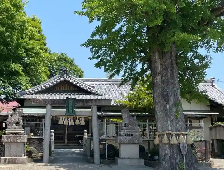 市杵島姫神社の{uncategorized: "未分類", other: "その他", undefined: "問題あり", building: "その他建物", grave: "お墓", sacred_gate: "鳥居", guardian: "狛犬", statue: "像", buddha: "仏像", history: "歴史", nature: "自然", garden: "庭園", animal: "動物", pagoda: "塔", temizu: "手水舎", mountain_gate: "山門・神門", sanctuary: "本殿・本堂", subordinate: "末社・摂社", art: "芸術", scenery: "景色", jizo: "地蔵", ema: "絵馬", goshuin: "御朱印", omikuji: "おみくじ", items: "授与品その他", amulet: "お守り", goshuincho: "御朱印帳", eats: "食事", festival: "お祭り", votive_dance: "神楽", shichigosan: "七五三参", wedding: "結婚式", experience: "体験その他", initially: "初詣", around: "周辺", anti_infection: "感染症対策"}