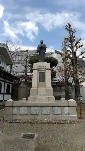 泉岳寺の像