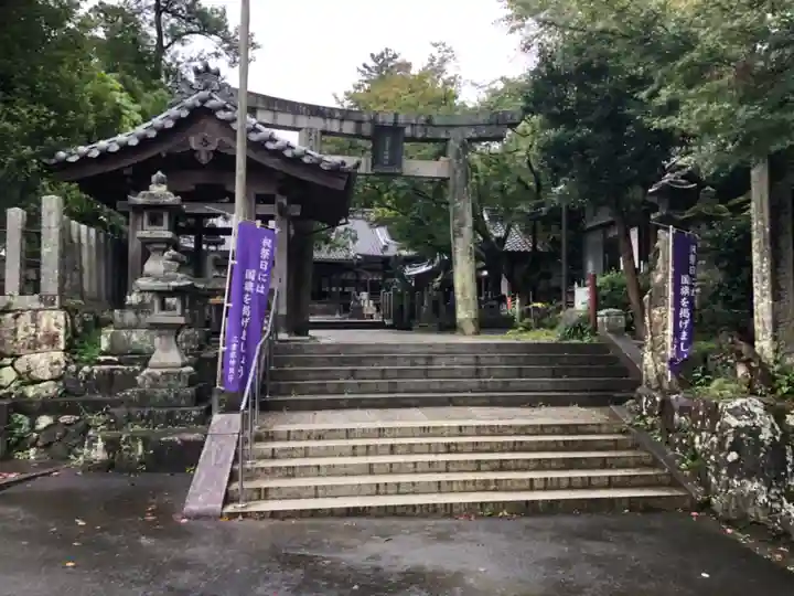 宇流冨志禰神社の鳥居