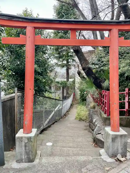 向陵稲荷神社の{uncategorized: "未分類", other: "その他", undefined: "問題あり", building: "その他建物", grave: "お墓", sacred_gate: "鳥居", guardian: "狛犬", statue: "像", buddha: "仏像", history: "歴史", nature: "自然", garden: "庭園", animal: "動物", pagoda: "塔", temizu: "手水舎", mountain_gate: "山門・神門", sanctuary: "本殿・本堂", subordinate: "末社・摂社", art: "芸術", scenery: "景色", jizo: "地蔵", ema: "絵馬", goshuin: "御朱印", omikuji: "おみくじ", items: "授与品その他", amulet: "お守り", goshuincho: "御朱印帳", eats: "食事", festival: "お祭り", votive_dance: "神楽", shichigosan: "七五三参", wedding: "結婚式", experience: "体験その他", initially: "初詣", around: "周辺", anti_infection: "感染症対策"}