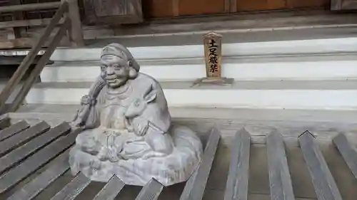 湯倉神社の像