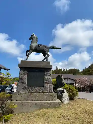 高山稲荷神社の像