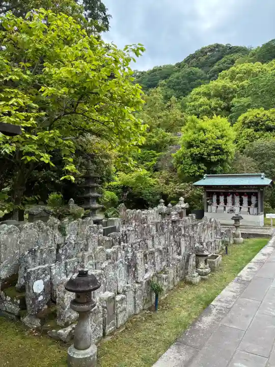 願成就院の{uncategorized: "未分類", other: "その他", undefined: "問題あり", building: "その他建物", grave: "お墓", sacred_gate: "鳥居", guardian: "狛犬", statue: "像", buddha: "仏像", history: "歴史", nature: "自然", garden: "庭園", animal: "動物", pagoda: "塔", temizu: "手水舎", mountain_gate: "山門・神門", sanctuary: "本殿・本堂", subordinate: "末社・摂社", art: "芸術", scenery: "景色", jizo: "地蔵", ema: "絵馬", goshuin: "御朱印", omikuji: "おみくじ", items: "授与品その他", amulet: "お守り", goshuincho: "御朱印帳", eats: "食事", festival: "お祭り", votive_dance: "神楽", shichigosan: "七五三参", wedding: "結婚式", experience: "体験その他", initially: "初詣", around: "周辺", anti_infection: "感染症対策"}