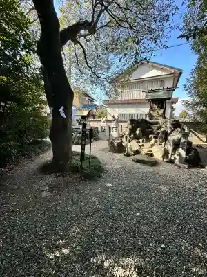 玉三稲荷神社の{uncategorized: "未分類", other: "その他", undefined: "問題あり", building: "その他建物", grave: "お墓", sacred_gate: "鳥居", guardian: "狛犬", statue: "像", buddha: "仏像", history: "歴史", nature: "自然", garden: "庭園", animal: "動物", pagoda: "塔", temizu: "手水舎", mountain_gate: "山門・神門", sanctuary: "本殿・本堂", subordinate: "末社・摂社", art: "芸術", scenery: "景色", jizo: "地蔵", ema: "絵馬", goshuin: "御朱印", omikuji: "おみくじ", items: "授与品その他", amulet: "お守り", goshuincho: "御朱印帳", eats: "食事", festival: "お祭り", votive_dance: "神楽", shichigosan: "七五三参", wedding: "結婚式", experience: "体験その他", initially: "初詣", around: "周辺", anti_infection: "感染症対策"}