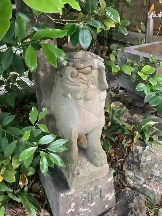 溝旗神社(肇國神社)の狛犬
