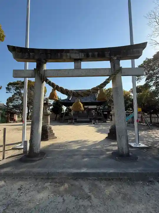 諏訪神社(今川町)の{uncategorized: "未分類", other: "その他", undefined: "問題あり", building: "その他建物", grave: "お墓", sacred_gate: "鳥居", guardian: "狛犬", statue: "像", buddha: "仏像", history: "歴史", nature: "自然", garden: "庭園", animal: "動物", pagoda: "塔", temizu: "手水舎", mountain_gate: "山門・神門", sanctuary: "本殿・本堂", subordinate: "末社・摂社", art: "芸術", scenery: "景色", jizo: "地蔵", ema: "絵馬", goshuin: "御朱印", omikuji: "おみくじ", items: "授与品その他", amulet: "お守り", goshuincho: "御朱印帳", eats: "食事", festival: "お祭り", votive_dance: "神楽", shichigosan: "七五三参", wedding: "結婚式", experience: "体験その他", initially: "初詣", around: "周辺", anti_infection: "感染症対策"}