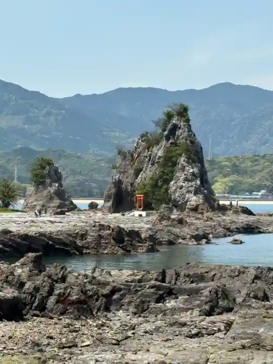 白蛇弁天(弁天島)の{uncategorized: "未分類", other: "その他", undefined: "問題あり", building: "その他建物", grave: "お墓", sacred_gate: "鳥居", guardian: "狛犬", statue: "像", buddha: "仏像", history: "歴史", nature: "自然", garden: "庭園", animal: "動物", pagoda: "塔", temizu: "手水舎", mountain_gate: "山門・神門", sanctuary: "本殿・本堂", subordinate: "末社・摂社", art: "芸術", scenery: "景色", jizo: "地蔵", ema: "絵馬", goshuin: "御朱印", omikuji: "おみくじ", items: "授与品その他", amulet: "お守り", goshuincho: "御朱印帳", eats: "食事", festival: "お祭り", votive_dance: "神楽", shichigosan: "七五三参", wedding: "結婚式", experience: "体験その他", initially: "初詣", around: "周辺", anti_infection: "感染症対策"}