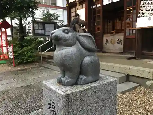 三輪神社の狛犬