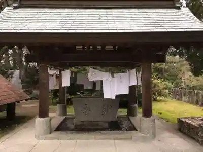 都萬神社の手水舎