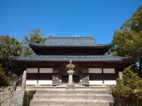 観世音寺の本殿