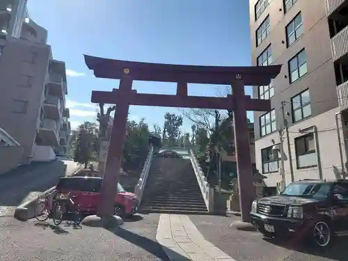 白金氷川神社の鳥居