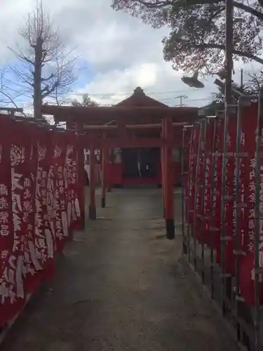 稲荷明神の鳥居