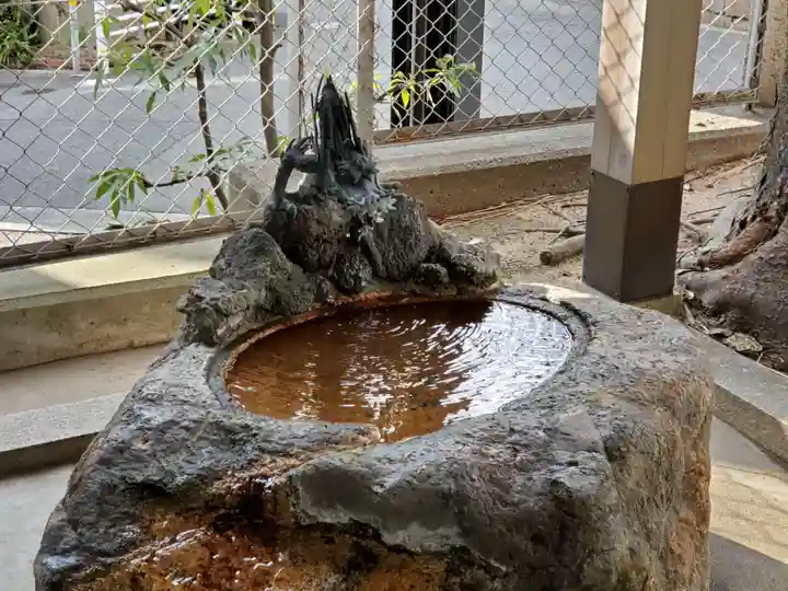 三条八幡神社の手水舎