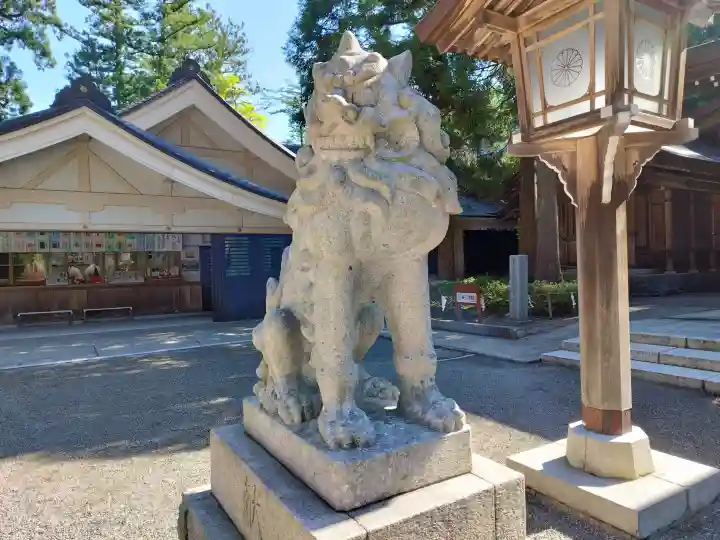 白山比咩神社の{uncategorized: "未分類", other: "その他", undefined: "問題あり", building: "その他建物", grave: "お墓", sacred_gate: "鳥居", guardian: "狛犬", statue: "像", buddha: "仏像", history: "歴史", nature: "自然", garden: "庭園", animal: "動物", pagoda: "塔", temizu: "手水舎", mountain_gate: "山門・神門", sanctuary: "本殿・本堂", subordinate: "末社・摂社", art: "芸術", scenery: "景色", jizo: "地蔵", ema: "絵馬", goshuin: "御朱印", omikuji: "おみくじ", items: "授与品その他", amulet: "お守り", goshuincho: "御朱印帳", eats: "食事", festival: "お祭り", votive_dance: "神楽", shichigosan: "七五三参", wedding: "結婚式", experience: "体験その他", initially: "初詣", around: "周辺", anti_infection: "感染症対策"}