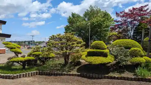 女満別神社の庭園