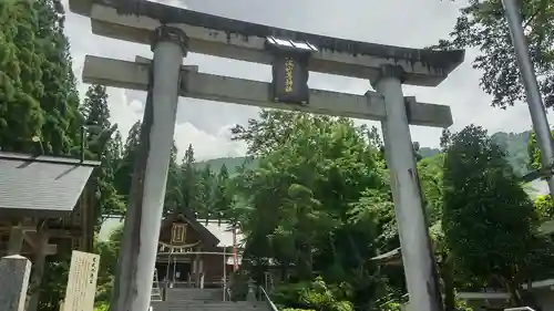 八海山尊神社の鳥居