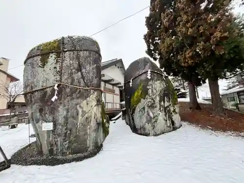 三ツ石神社(岩手県)