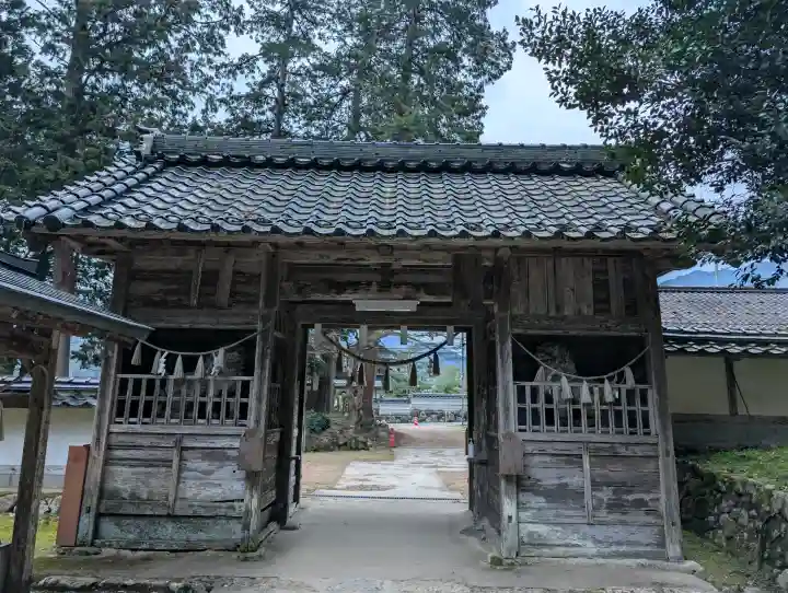 粟鹿神社の{uncategorized: "未分類", other: "その他", undefined: "問題あり", building: "その他建物", grave: "お墓", sacred_gate: "鳥居", guardian: "狛犬", statue: "像", buddha: "仏像", history: "歴史", nature: "自然", garden: "庭園", animal: "動物", pagoda: "塔", temizu: "手水舎", mountain_gate: "山門・神門", sanctuary: "本殿・本堂", subordinate: "末社・摂社", art: "芸術", scenery: "景色", jizo: "地蔵", ema: "絵馬", goshuin: "御朱印", omikuji: "おみくじ", items: "授与品その他", amulet: "お守り", goshuincho: "御朱印帳", eats: "食事", festival: "お祭り", votive_dance: "神楽", shichigosan: "七五三参", wedding: "結婚式", experience: "体験その他", initially: "初詣", around: "周辺", anti_infection: "感染症対策"}