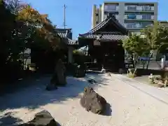 霊光院の庭園