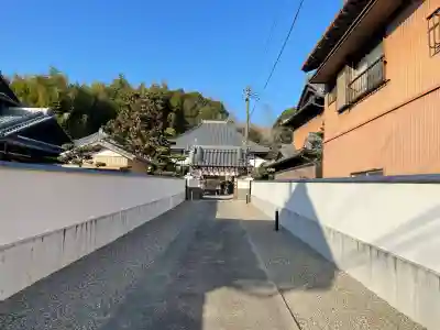 西徳寺の{uncategorized: "未分類", other: "その他", undefined: "問題あり", building: "その他建物", grave: "お墓", sacred_gate: "鳥居", guardian: "狛犬", statue: "像", buddha: "仏像", history: "歴史", nature: "自然", garden: "庭園", animal: "動物", pagoda: "塔", temizu: "手水舎", mountain_gate: "山門・神門", sanctuary: "本殿・本堂", subordinate: "末社・摂社", art: "芸術", scenery: "景色", jizo: "地蔵", ema: "絵馬", goshuin: "御朱印", omikuji: "おみくじ", items: "授与品その他", amulet: "お守り", goshuincho: "御朱印帳", eats: "食事", festival: "お祭り", votive_dance: "神楽", shichigosan: "七五三参", wedding: "結婚式", experience: "体験その他", initially: "初詣", around: "周辺", anti_infection: "感染症対策"}